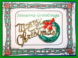 Christmas PIN #0069 Ballou Merry Christmas &amp; Green Wreath Tac Pin HOLIDA... - €10,97 EUR