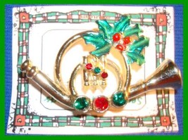 Christmas PIN #0128 Signed AJC Horn Holly &amp; Crystal Goldtone HOLIDAY - £11.40 GBP