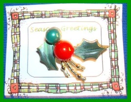 Christmas PIN #0134 Holly Leaves &amp; Berries Goldtone HOLIDAY Brooch - £11.83 GBP