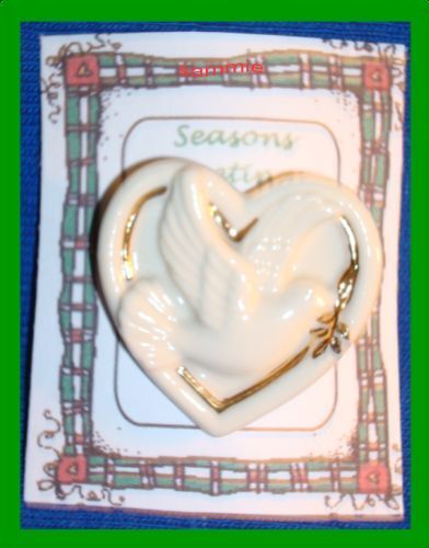 Christmas PIN #0168 Signed LENOX Porcelain Dove in Heart with Goldtone Trim - $14.80