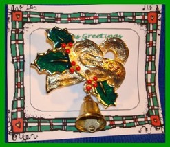 Christmas Pin #0039 Vtg Signed Gerrys Bell Holly Bow Noel Goldtone Holiday Pin - £15.78 GBP