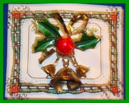 Christmas PIN #0007 VTG Not Signed 3 Bells Holly Bow Goldtone HOLIDAY Brooch/Pin - £11.90 GBP
