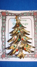 Christmas PIN #0452 Goldtone Christmas Tree w/Rhinestone &amp; Sim Pearls Ornaments - £17.37 GBP