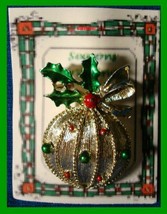 Christmas PIN #0334a Signed Gerrys VTG Christmas Ball Ornment Red-Green Goldtone - £14.24 GBP