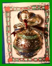 Christmas PIN #0337 Signed Gerrys Vintage Christmas Ball Ornament Green Goldtone - £18.46 GBP