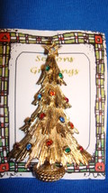 Christmas PIN #0412 Vintage Monet Goldtone Faceted Rhinestone Christmas Tree Pin - £19.69 GBP