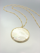 GORGEOUS Urban Anthropologie Mother of Pearl Shell Gold Chain 30" Long Necklace - £15.00 GBP