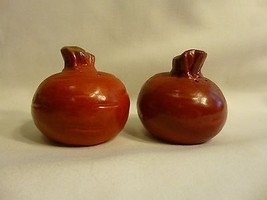 Enesco Red Onion Shaped Salt &amp; Pepper Shakers vintage Ceramic 1977 - £4.96 GBP
