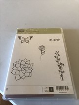 Stampin Up NATURE&#39;S PERFECTION 139100 Butterfly flowers - $144.48 MXN
