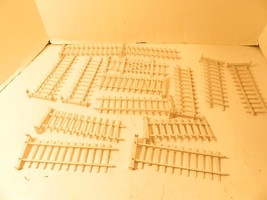 PLASTIC FENCE SECTIONS- 14 PIECES W/GATE- 0/027 SCALE- EXC.- S31DD - $125.64 MXN