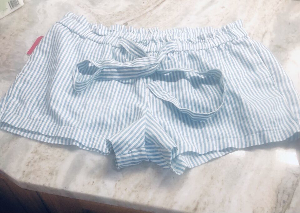 Isabel Maternity The Front Pull On Short White 0R1G5 Size Medium. ShipN2... - $24.63