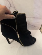 Vince Camuto Black And Gold Heels  - $297.07 MXN