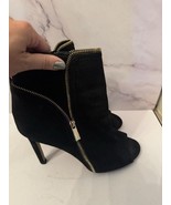 Vince Camuto Black And Gold Heels  - $297.07 MXN