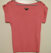 Mandee Women&#39;s Top Wide Neck Pink Salmon Acrylic Size Medium Cap Sleeve - $6.31