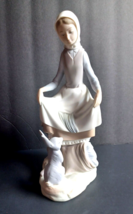 Lladro Porcelain Figurine Rabbit&#39;s Food / Girl With Bunny #4826 - £43.36 GBP