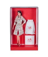 Barbie Collector Coach Designer Doll - $14,105.78 MXN