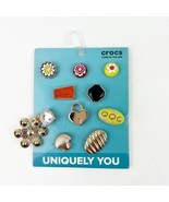NWT CROCS Jibbitz Uniquely You Trendy 10 Pack Flower Hear Shell Metal - $380.53 MXN