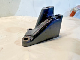 DETROIT DIESEL DD15 ENGINE BELT TENSIONER MOUNT BRACKET A4722030540 OEM - $39.30