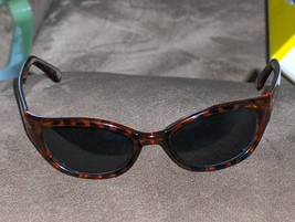 DKNY Tortois Tone Sunglasses Black and Golden Color - £19.61 GBP