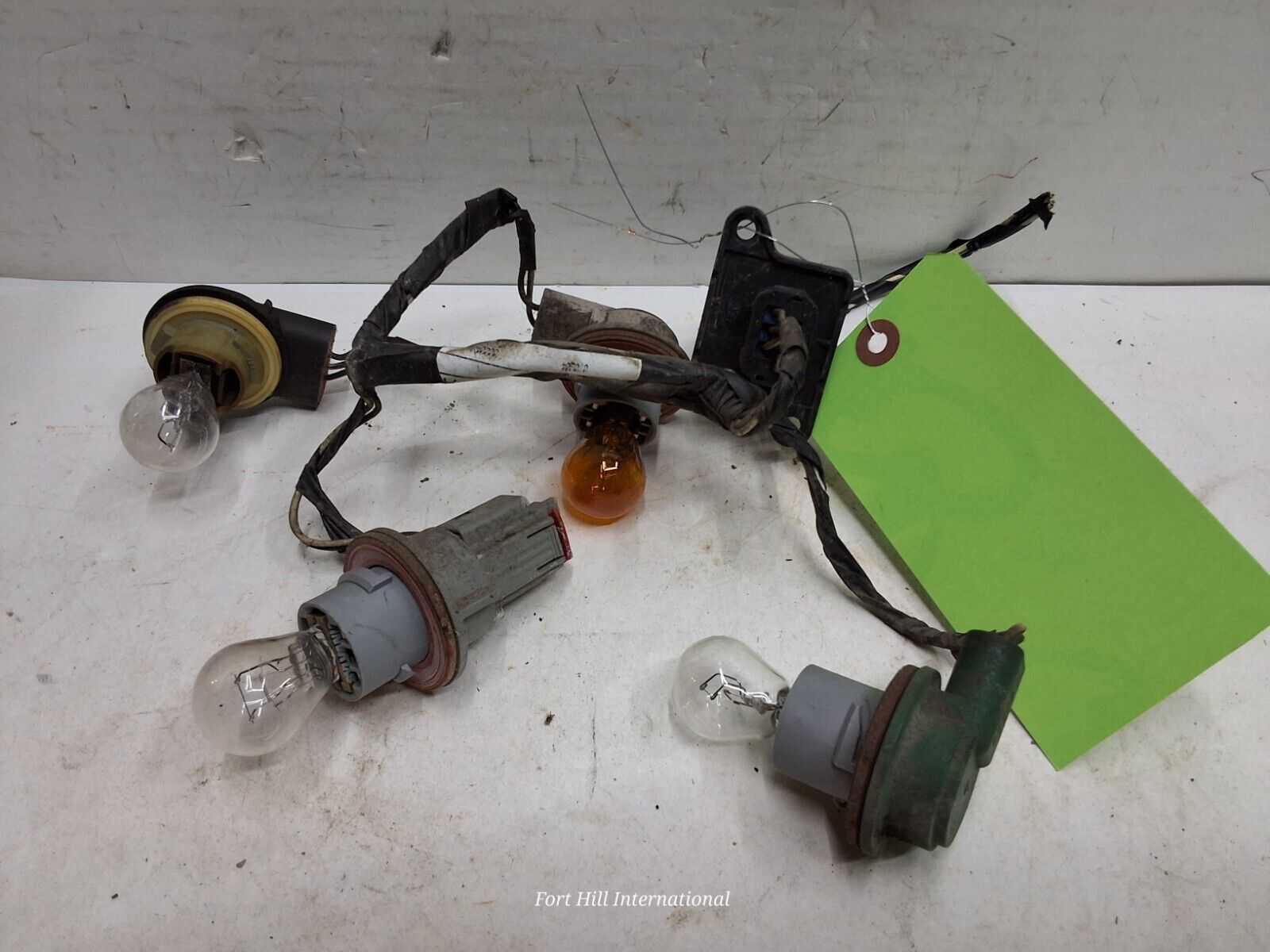 05 06 07 Chrysler 300C SRT8 left or right tail light wiring harness OEM - $29.69