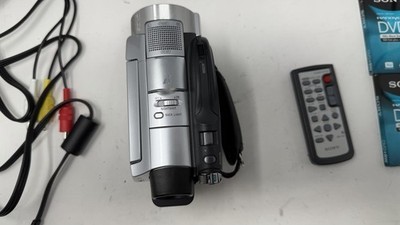 Sony Handycam HDR-UX5 High Definition + battery and charger Tested And Working Item image 9