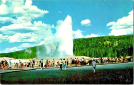 Postcard Old Faithful Geyser Tourists Yellowstone National Park 5.5 x 3.5 Ins. - £3.88 GBP
