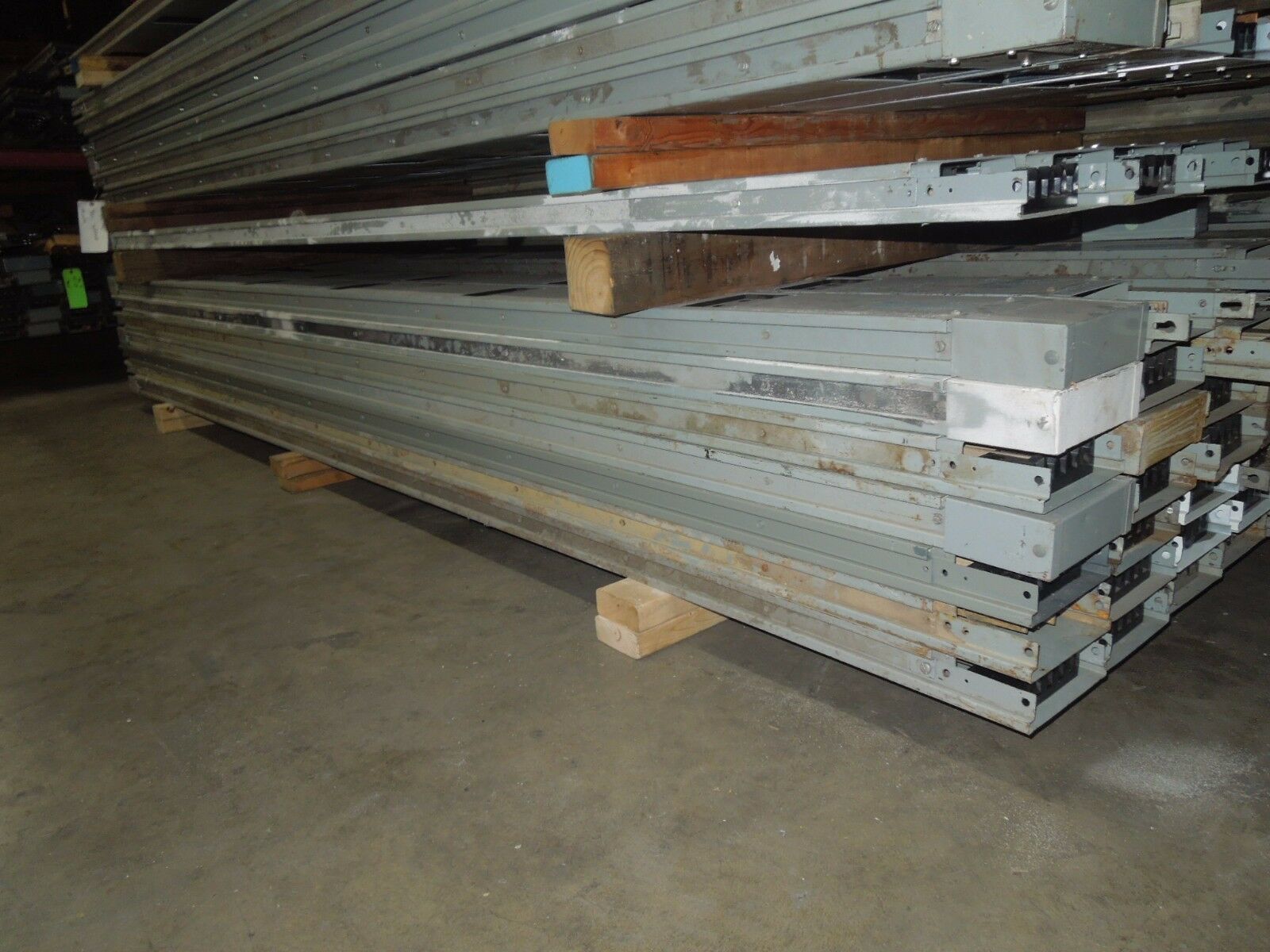 ITE/Siemens 10&#39;- XJ-L X100-4 100A 3ph 4W Aluminum Busway Used - $300.00