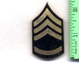 Vintage Large 2 1/4&quot; Screwback US Army E6 Staff Sergeant Hat Crest Enameled Pin - £4.71 GBP