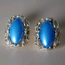 Vintage Silver Tone Large Blue Cabochon Clip-On Earrings Signed Sarah Cov - £19.31 GBP