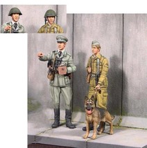 1/35 Resin Model Kit German Soldiers and Dog WW2 Unpainted - $32.36