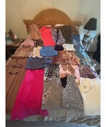 23 pc Lot of Women&quot;s mixed Clothing - good condition - $1,196.48 MXN