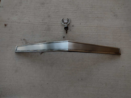 1980- 1985 Cadillac Eldorado chrome hood molding trim and ornament - $4,134.43 MXN