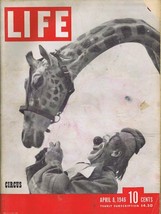 ORIGINAL Vintage Life Magazine April 8 1946 Circus Clown &amp; Giraffe - £23.45 GBP