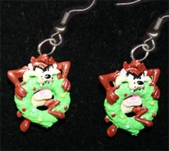 Funky Taz Earrings Biting Wreath Funny Tasmanian Devil Christmas Holiday Jewelry - £7.82 GBP