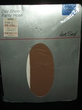 Hot Sox Day Sheer Pantyhose Size B/C Camel 780 Nylon - £15.14 GBP