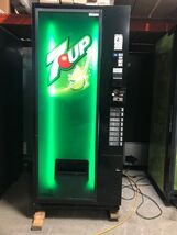 Vendo 621 Soft Drink Vending Machine  8 selection, 8 column, Bottle or can - $625.00