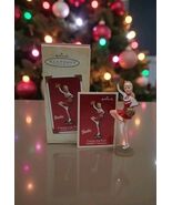 Hallmark Keepsake Barbie Cheer For Fun! 2002 Christmas Ornament Cheerleader - $272.22 MXN