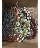 Costume Jewelry Set 10 LBS All Wearable, No Junk - $1,404.11 MXN