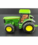 John Deere Toy Tractor Marked 10513Q01 - $6.77 CAD