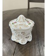 Vintage Victorian painted Roses & gold Gilding Milk Glass Vanity Powder Jar - $920.48 MXN Vintage Victorian painted Roses & gold Gilding Milk Glass Vanity Powder Jar - $920.48 MXN