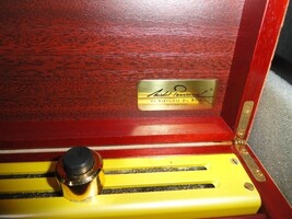 Michel Perrenoud Leather Travel Humidor 20 ct 10.5" L x 7.25"W x 3.25" H image 10
