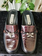 Brighton Sharon Women&#39;s Black &amp; Maroon Leather Silver Charm Sandals Slides 6 M - £28.04 GBP