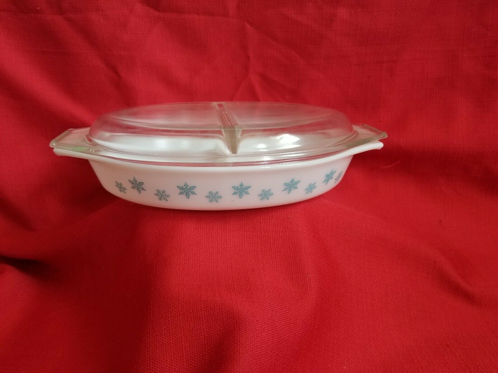 Primary image for Vintage Pyrex Divided 1.5qt Casserole Dish in Snowflake Pattern blue