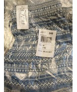 The Childrens Place Sky Blue Medium 7/8 M Shorts - $13.66 CAD