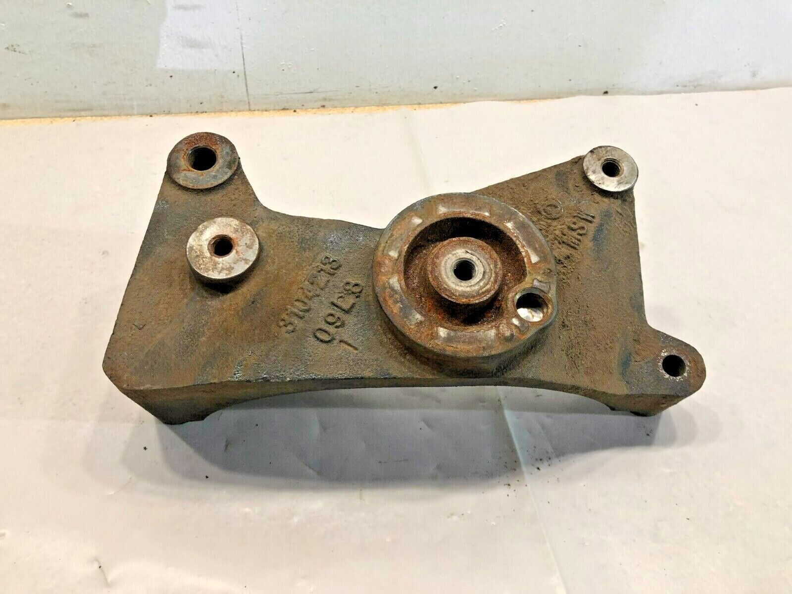 GENUINE CUMMINS M11 ISM11 DIESLE ENGINE ALTERNATOR SUPPORT 3104213 OEM - $93.15