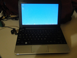 Dell Inspiron 10 N270 1.6GHz 1GB RAM 10.1&quot; Powers On No Charger Or Battery - $37.72