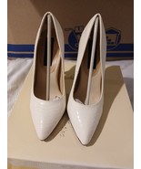 Women&#39;s Size 6 White Snake Skin Pump  - $41.14 CAD