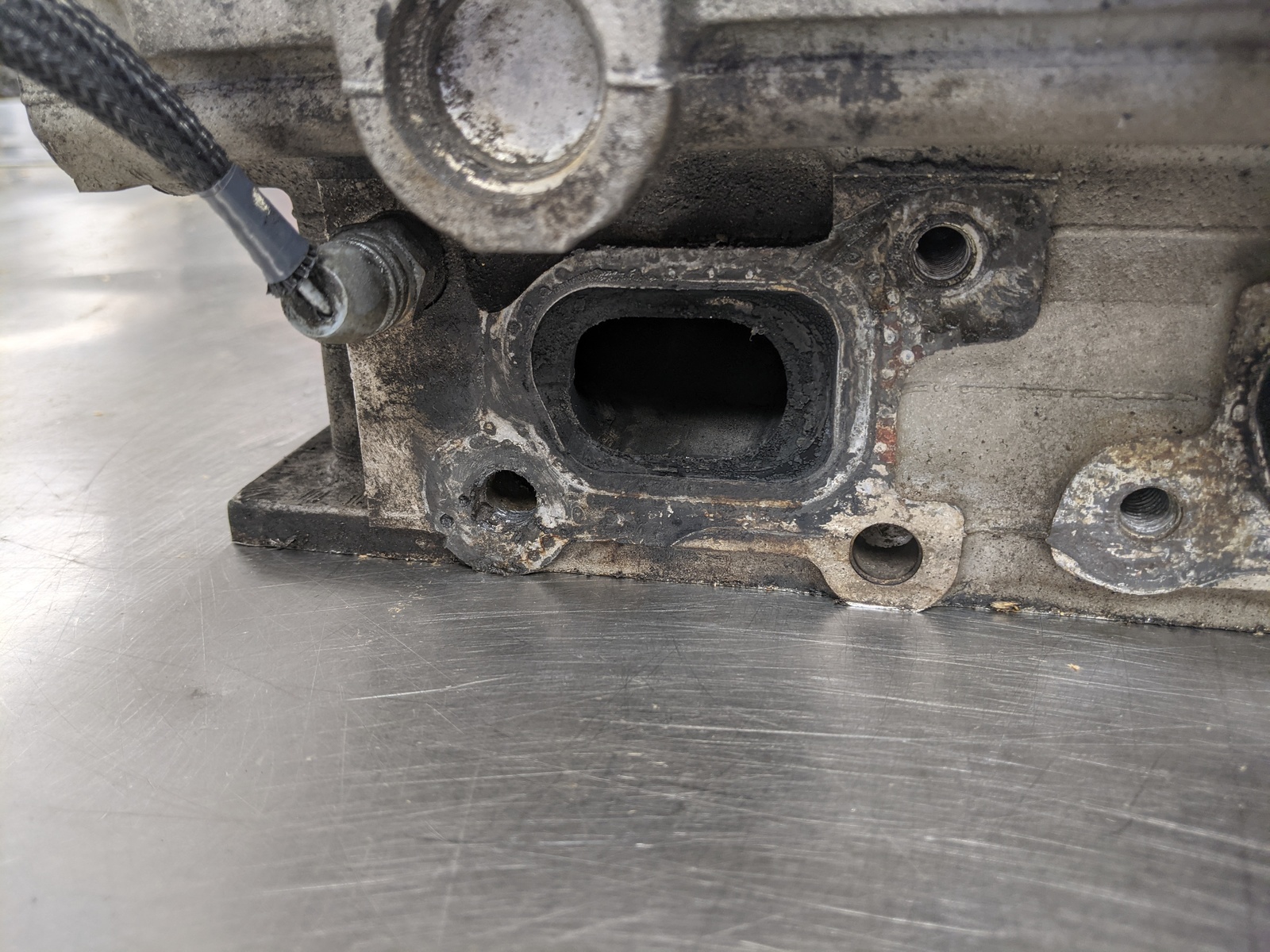 Cylinder Head From 2006 Hummer H3 3.5 Last exhaust stud needs repair