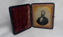 Antique Civil War Era Gentleman Sitting Glass Ambrotype In Leather Case - £159.83 GBP