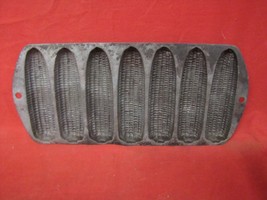 Antique Cast Iron  Unmarked Cornbread 7 Corn Cob Stick Pan - $24.74